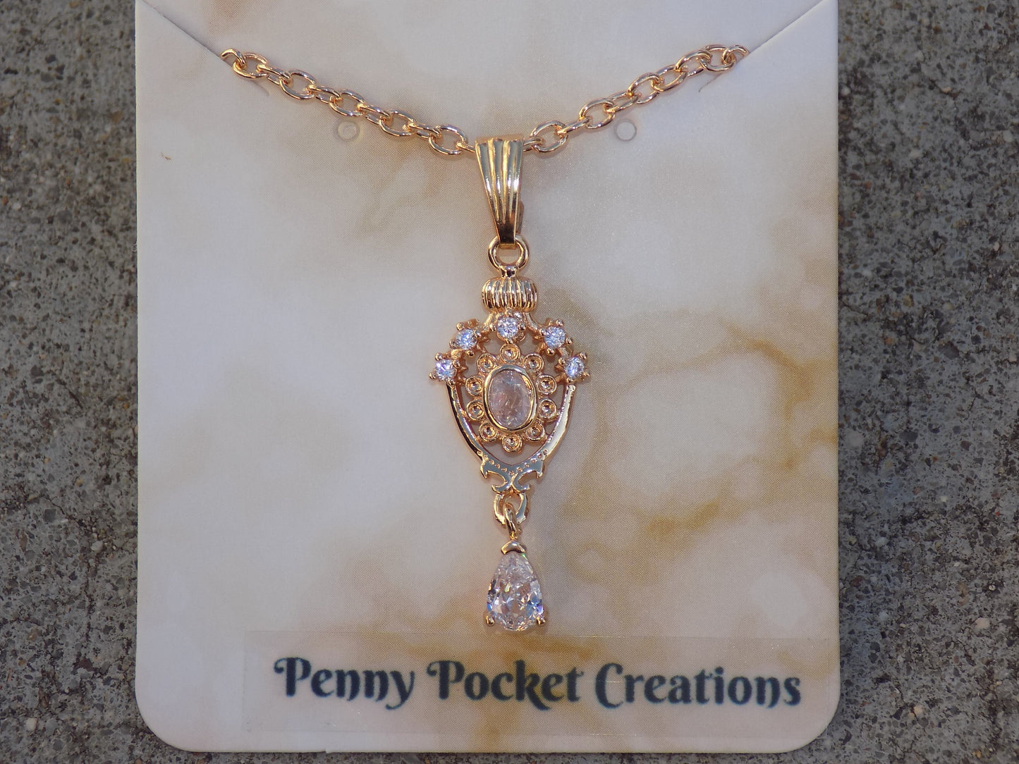 Baroque Vintage Style Golden Pendant Inlaid Clear/White Zircon Gems Necklace