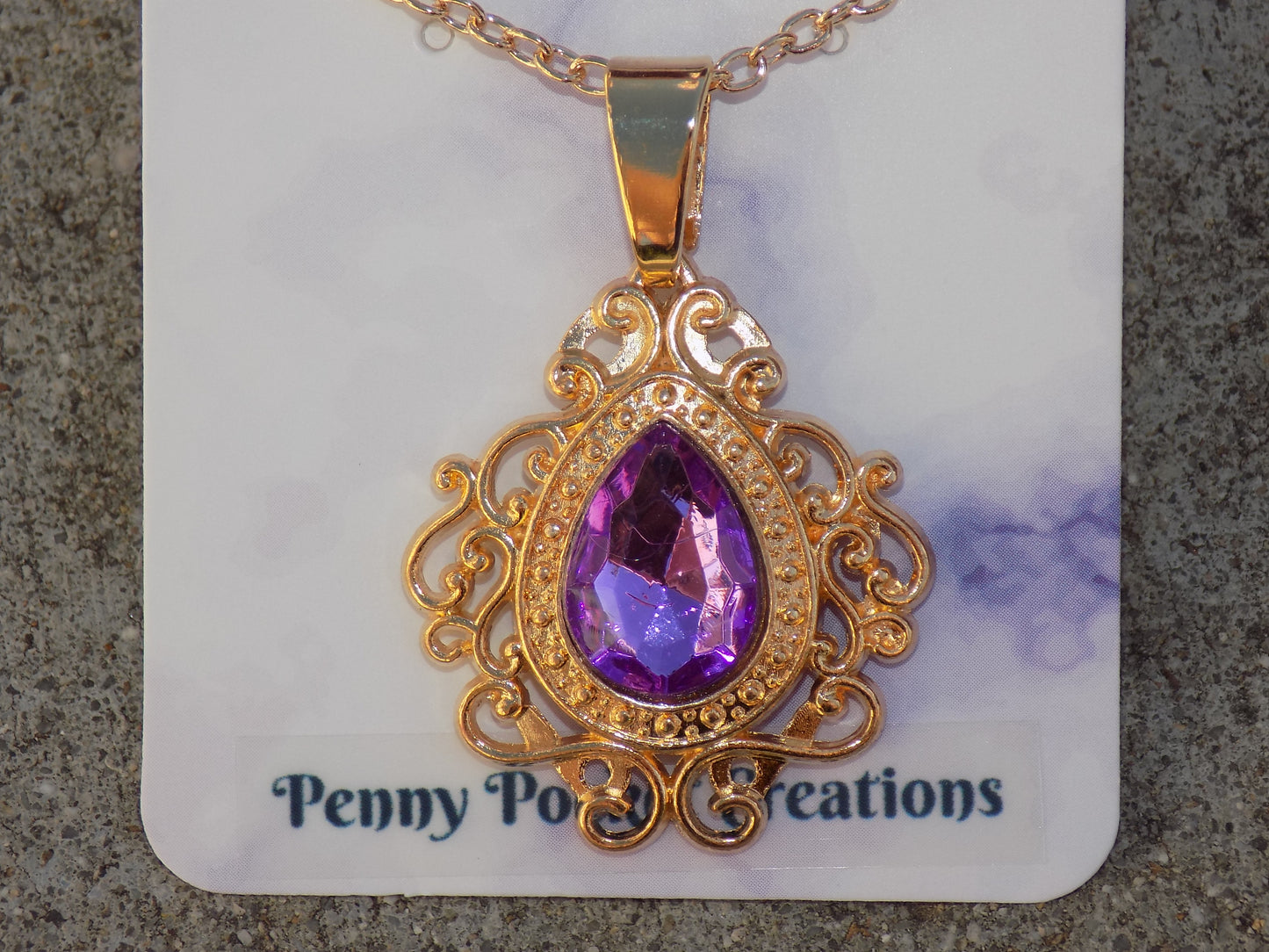 Golden Necklace Translucent Teardrop Faux Crystal in 28x32mm Baroque Frame