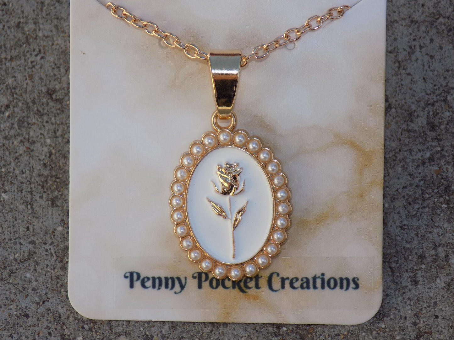 Golden Alloy Necklaces Vintage style Pendant Pearl Border White Enamel