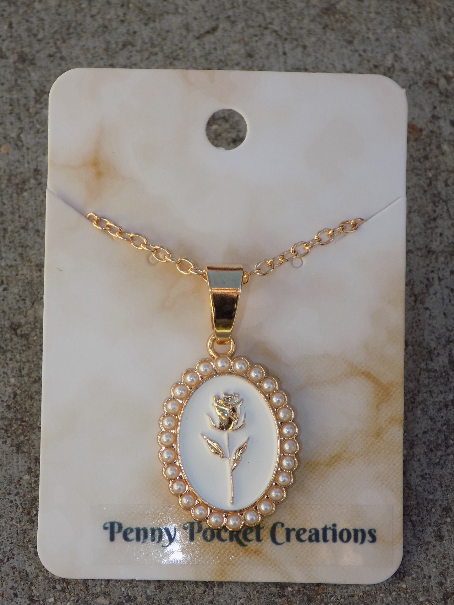 Golden Alloy Necklaces Vintage style Pendant Pearl Border White Enamel