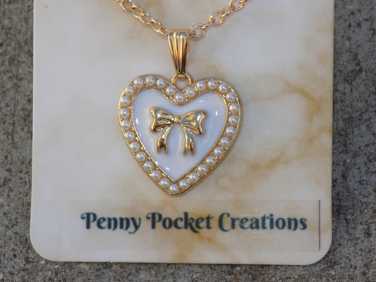 Golden Alloy Necklaces Vintage style Pendant Pearl Border White Enamel