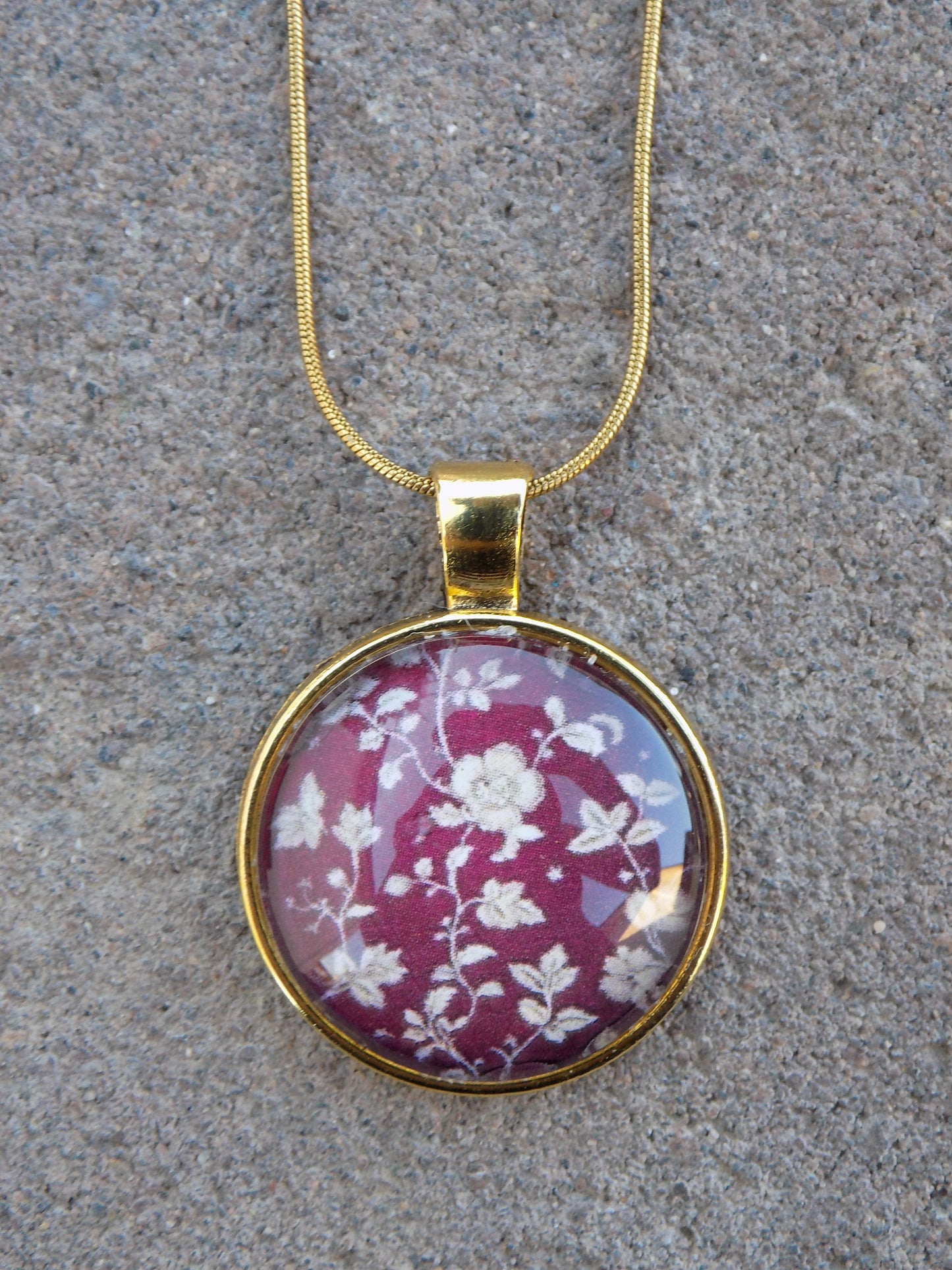 Circle Glass Dome Pendant 25mm Image Golden Snake Chain/Pendant